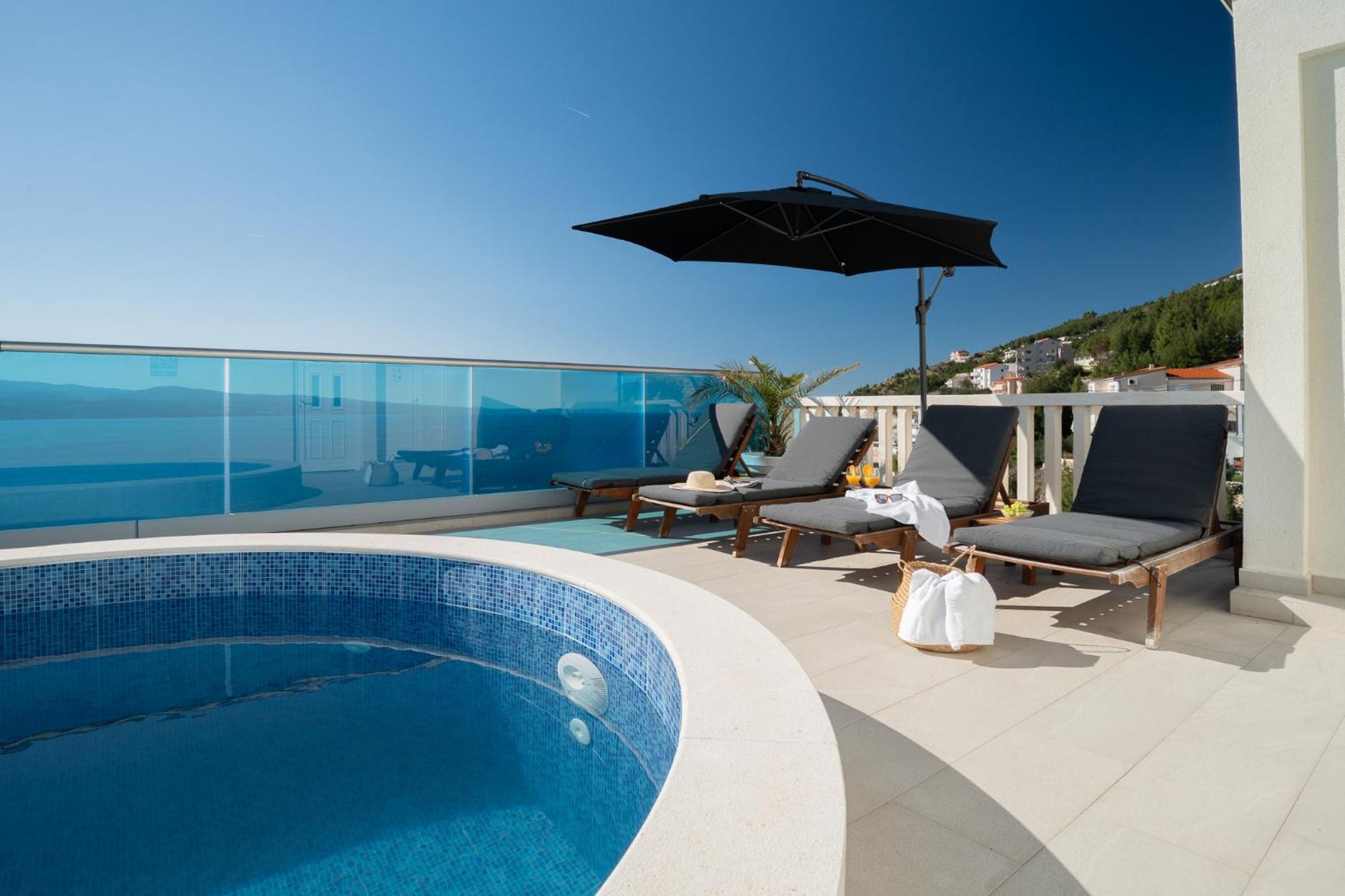 Sunny Hill With Rooftop Pool Appartement *